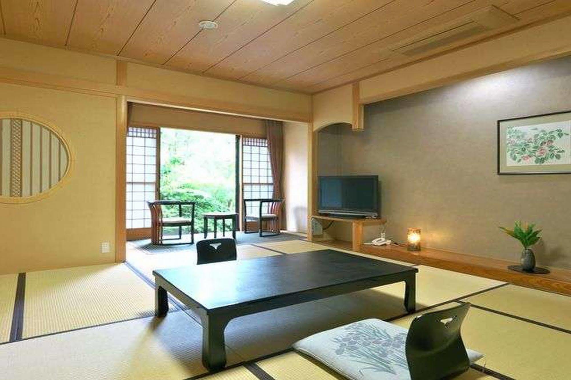Yuraku Hotel Awara Exterior photo